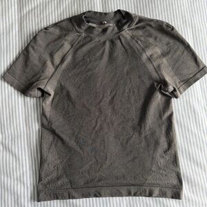 lululemon athletica Gray Short Sleeve Tee